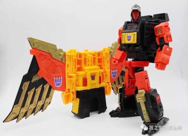 Power Of The Primes Titan Class Predaking   In Hand Images Of Individual Predacons  (6 of 28)